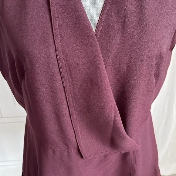 DKNY NWOT Front Lapel Gold Button Sleeveless Blouse, Size M - Picture 9 of 12